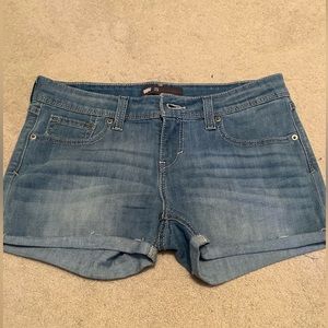 Light wash Levi denim shorts